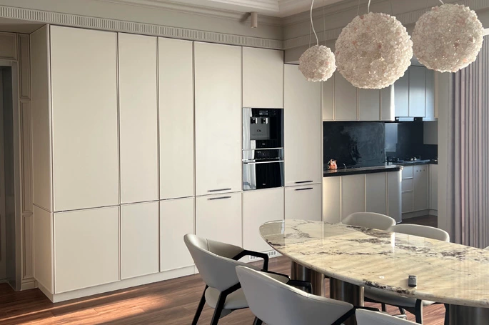 Soft White Kitchen Cabinets: Guangzhou Full-House Project