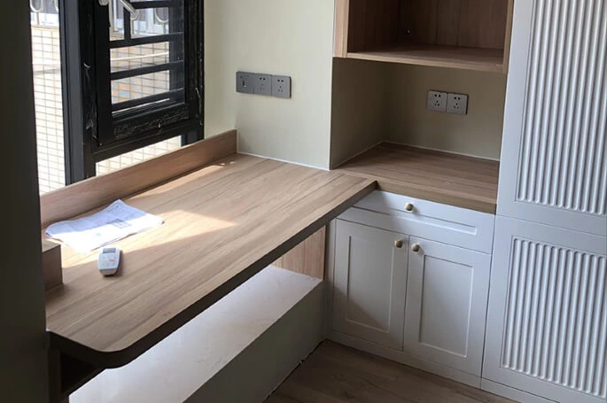 White Lacquer and Wood Cabinets in a Shenzhen Full House