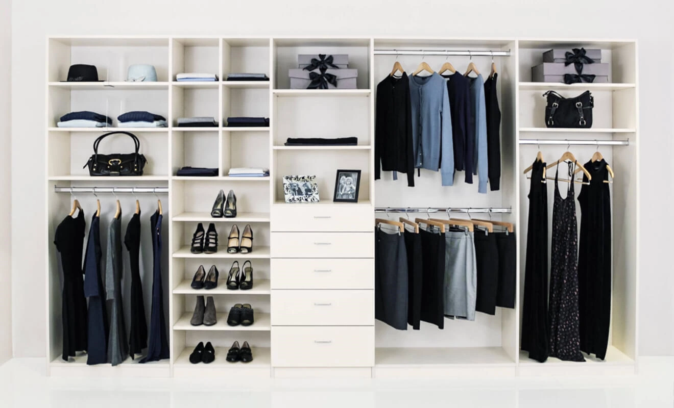Custom wardrobe storage layout based on frequency of use