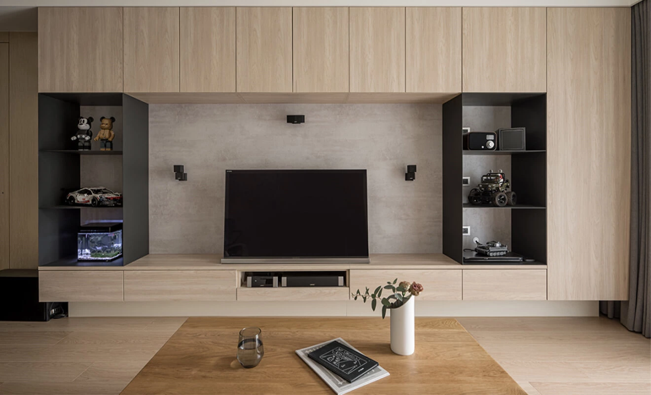 Large-format slate panel used for a minimalist background wall Large-format slate panel used for a minimalist background wall