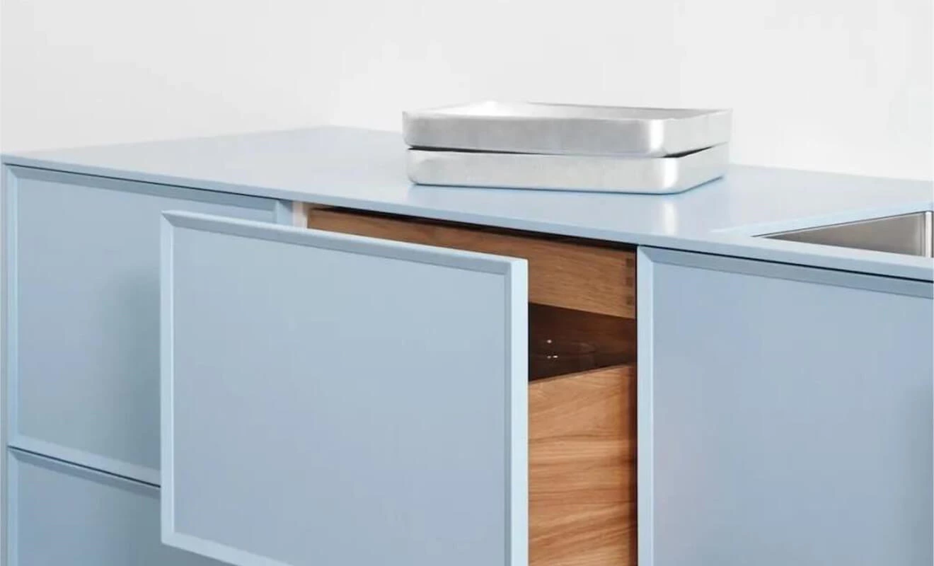 Integrated loop handle matching the cabinet door panel finish Integrated loop handle matching the cabinet door panel finish