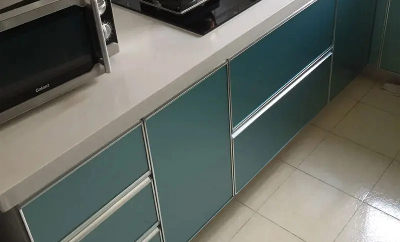 Glossy crystal-style kitchen cabinet doors with a reflective finish Glossy crystal-style kitchen cabinet doors with a reflective finish