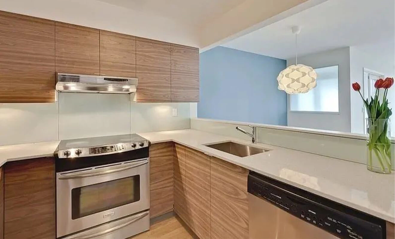 Double-finished kitchen cabinet door with a durable surface Double-finished kitchen cabinet door with a durable surface