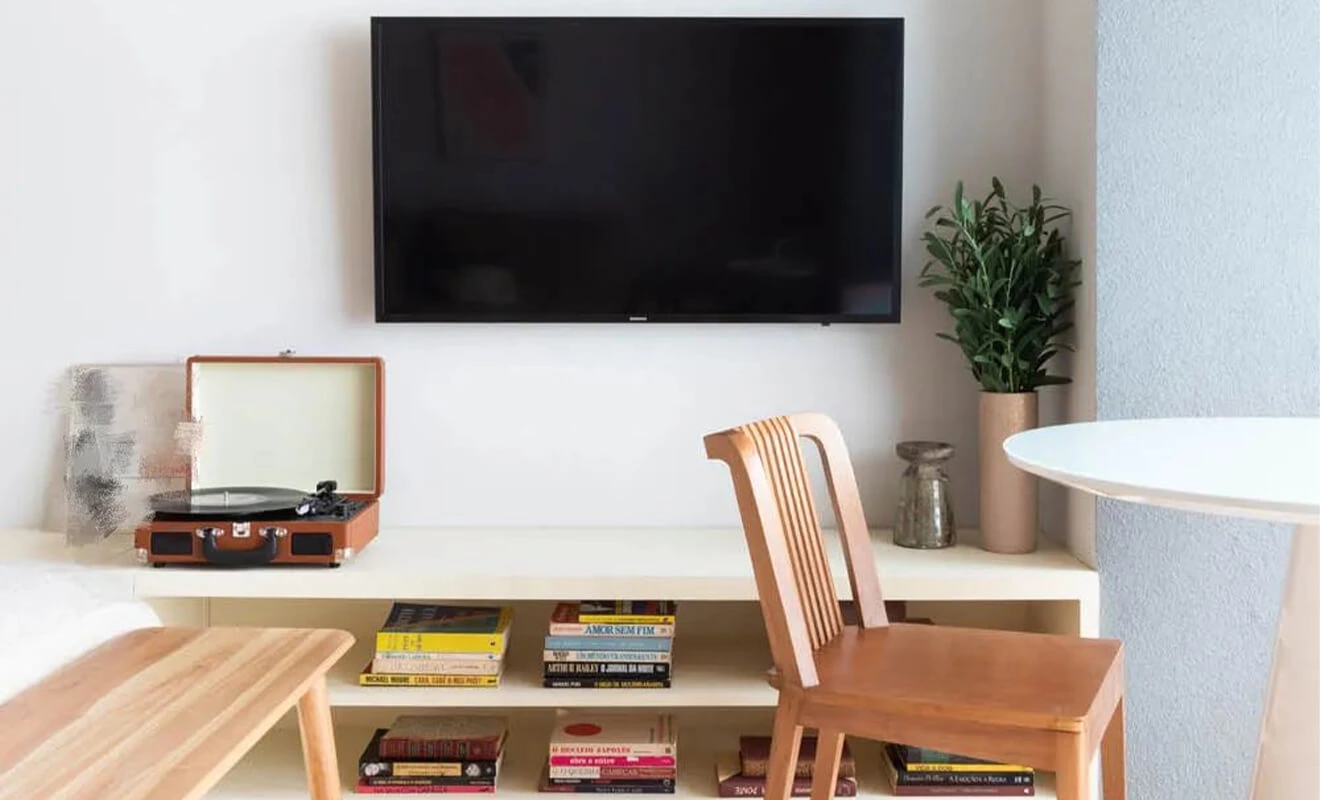 Shelf-style TV cabinet for storage and display Shelf-style TV cabinet for storage and display
