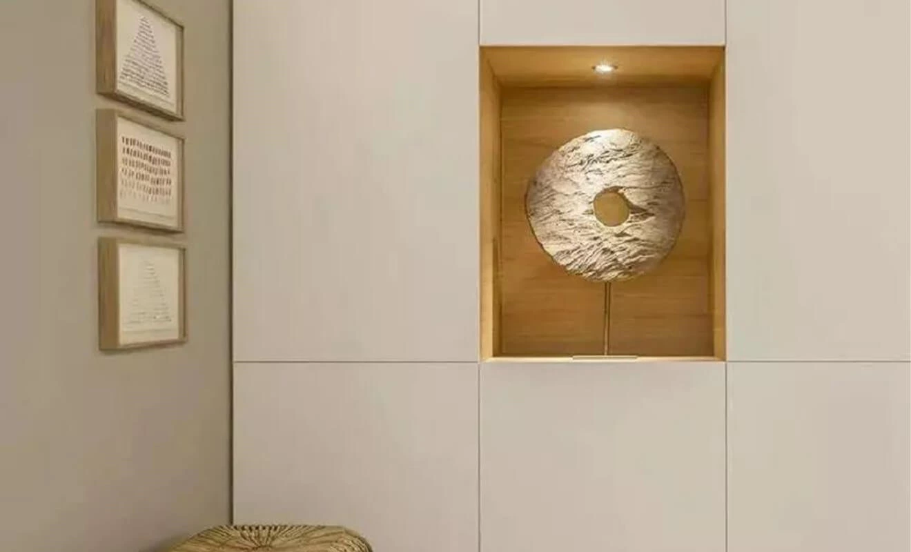 Handleless entryway cabinet with shoe storage and bench