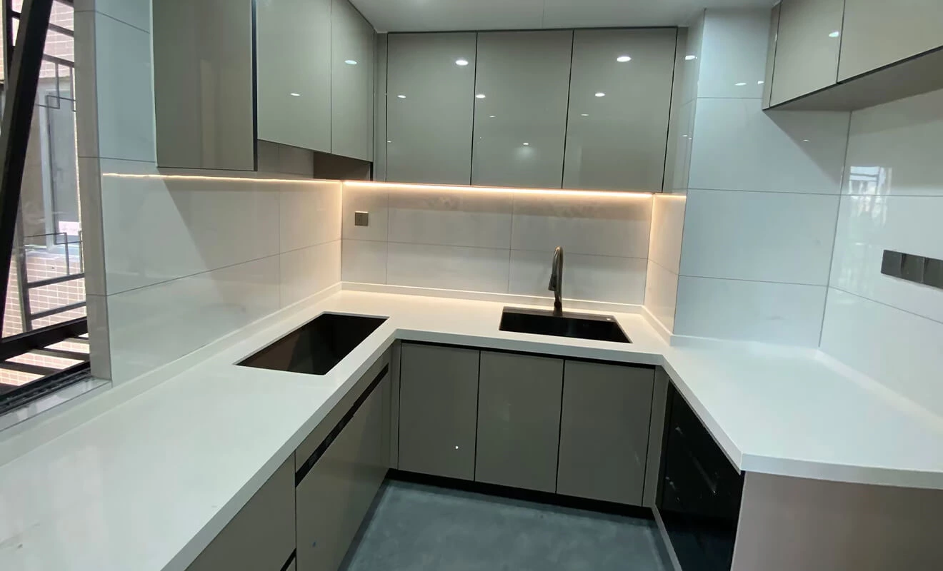 U-shaped compact kitchen with high-gloss PET doors and white quartz countertops U-shaped compact kitchen with high-gloss PET doors and white quartz countertops