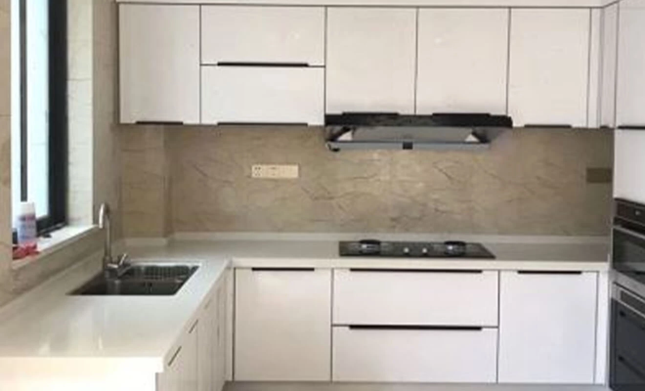 Solid wood kitchen cabinet door with natural grain Solid wood kitchen cabinet door with natural grain