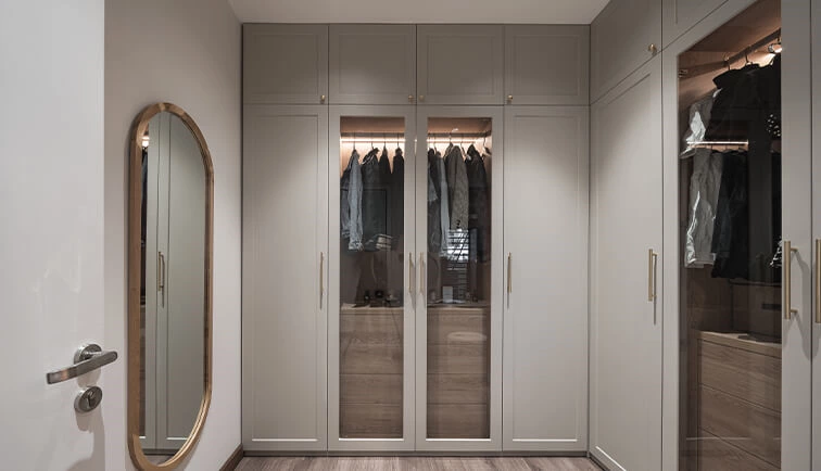 Custom Bedroom Cabinets & Wardrobe Storage