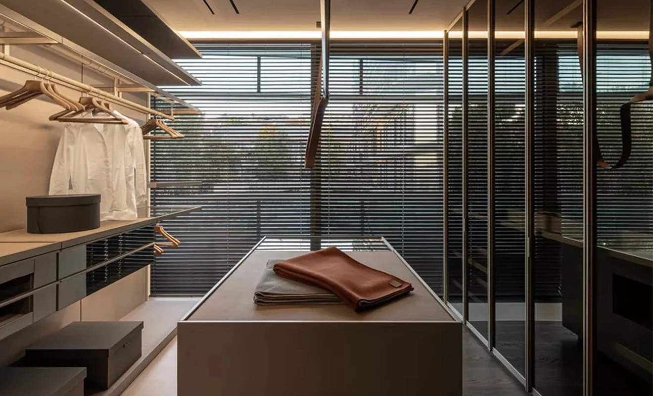 7 Tips to Make Your Walk-in Closet Look Bigger