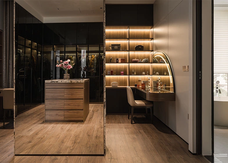 Connected Walk-In Closet | Dressing, Grooming and Study