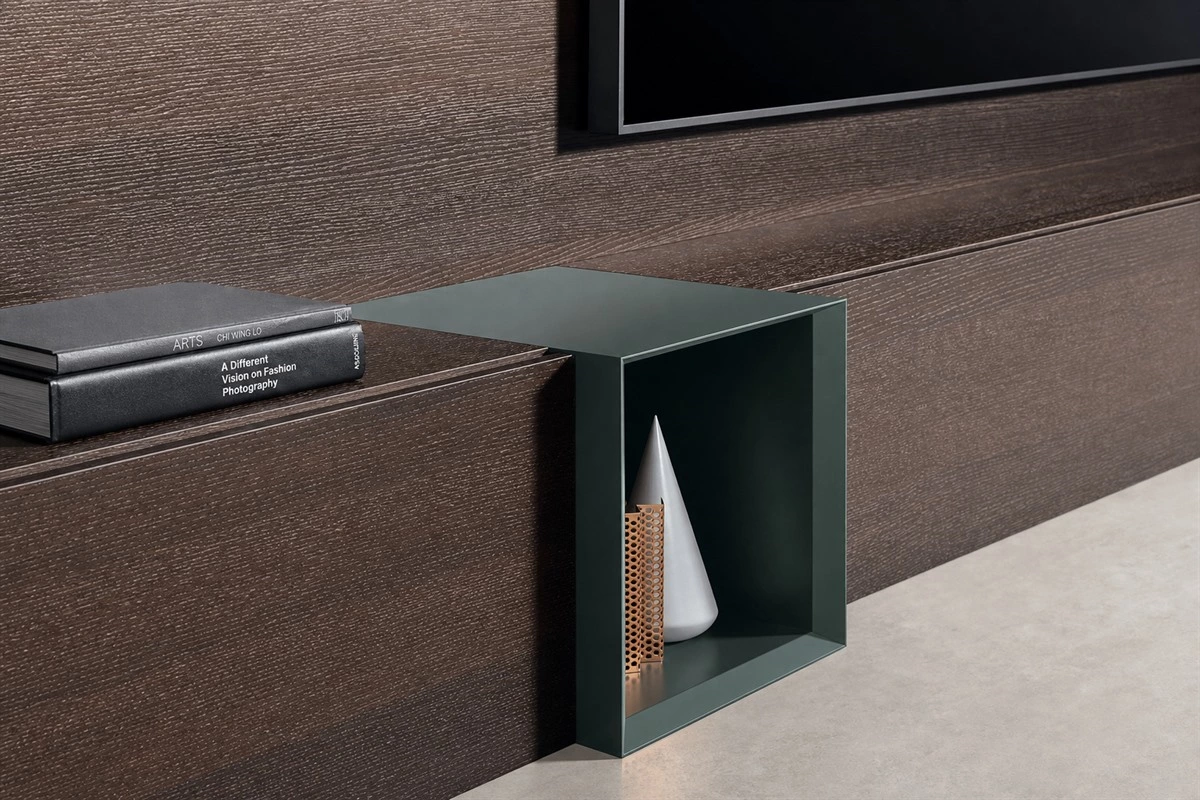 Slant-insert Haitang corner technique for cabinetry