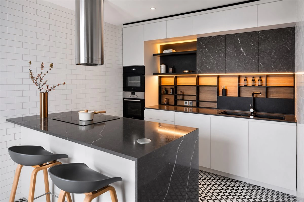 Kitchen cabinet lighting and easy-clean design details for daily use