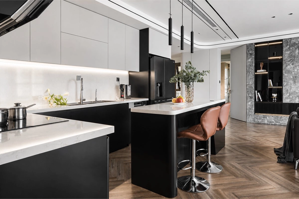 Optimized minimalist kitchen storage with organized appliances and clear worktop space