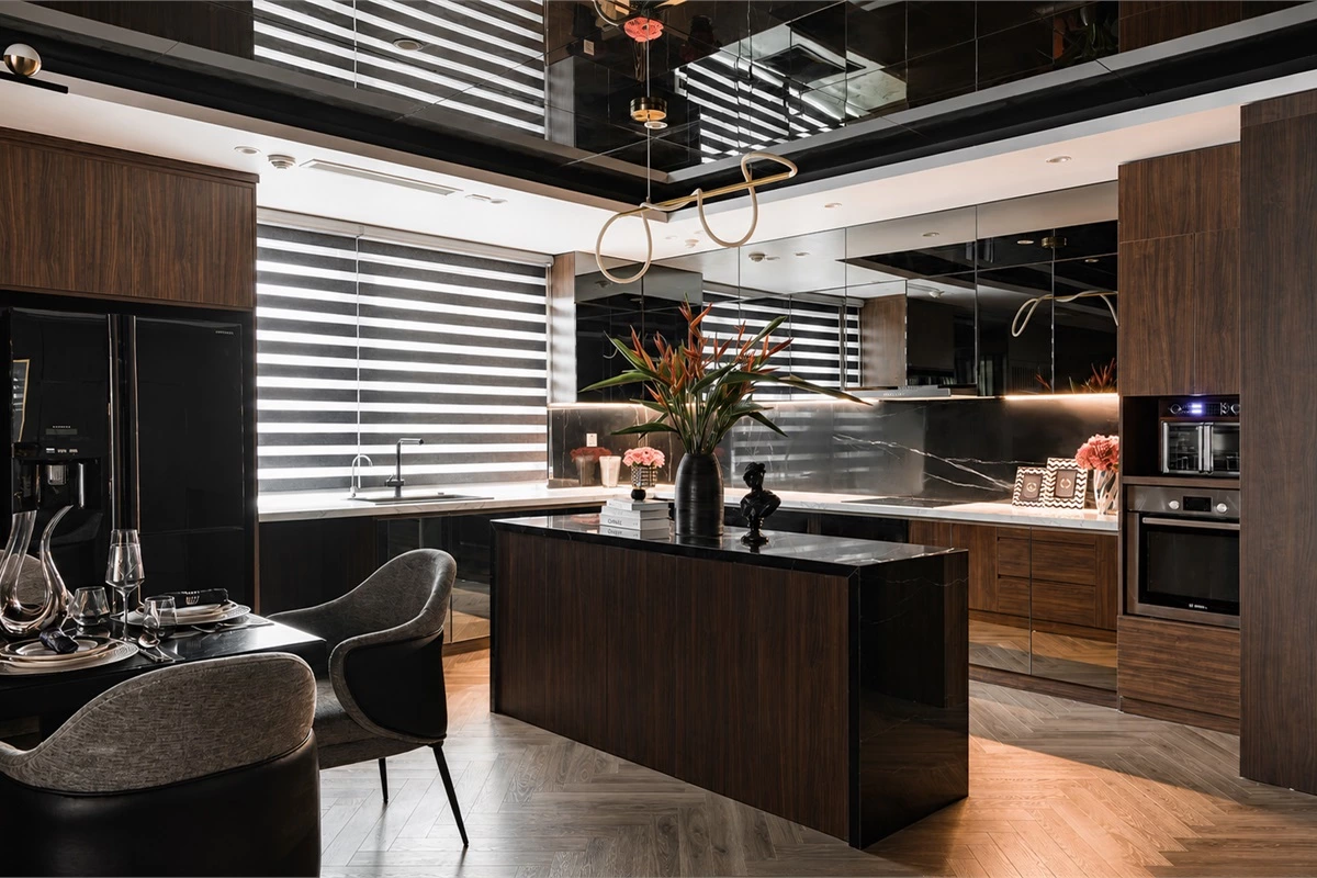 Modern kitchen combining wood, glass, stone and matte cabinet textures