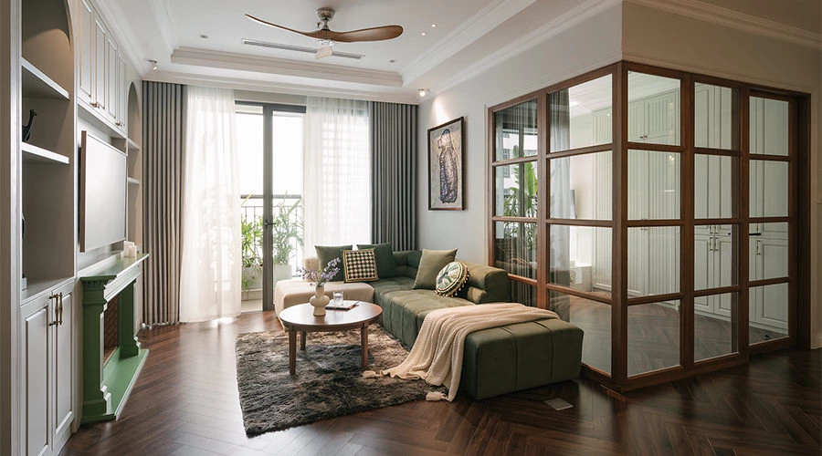 Light Retro Living Room: Calm Home with Arched TV Wall