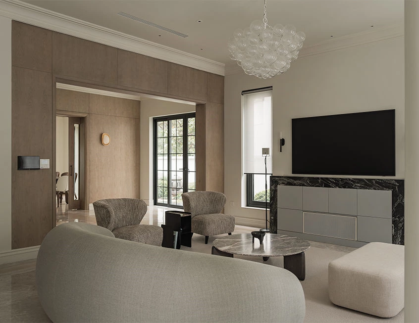Symmetrical Living Room: Soft, Balanced Space