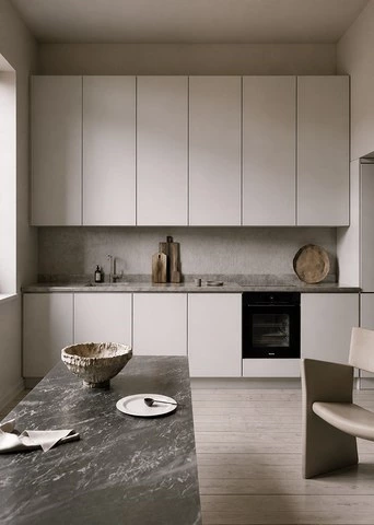 Compact Lacquer Kitchen with a Sintered Stone Dining Table