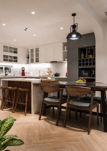 L-Shaped Shaker Kitchen with Glass Cabinets